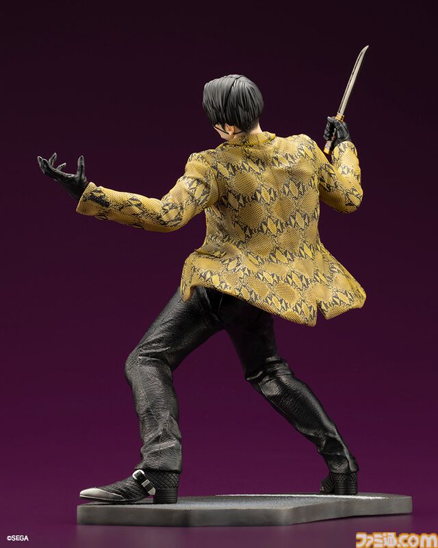 『龍が如く』真島吾朗の1/6スケールフィギュアが登場。大迫力の狂気溢れる戦闘シーンを再現。セガストア特典として東城会本部の布ポスターが付属する