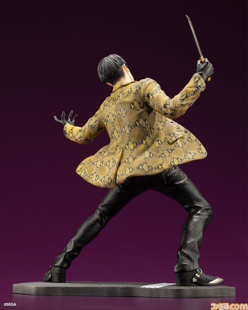 『龍が如く』真島吾朗の1/6スケールフィギュアが登場。大迫力の狂気溢れる戦闘シーンを再現。セガストア特典として東城会本部の布ポスターが付属する
