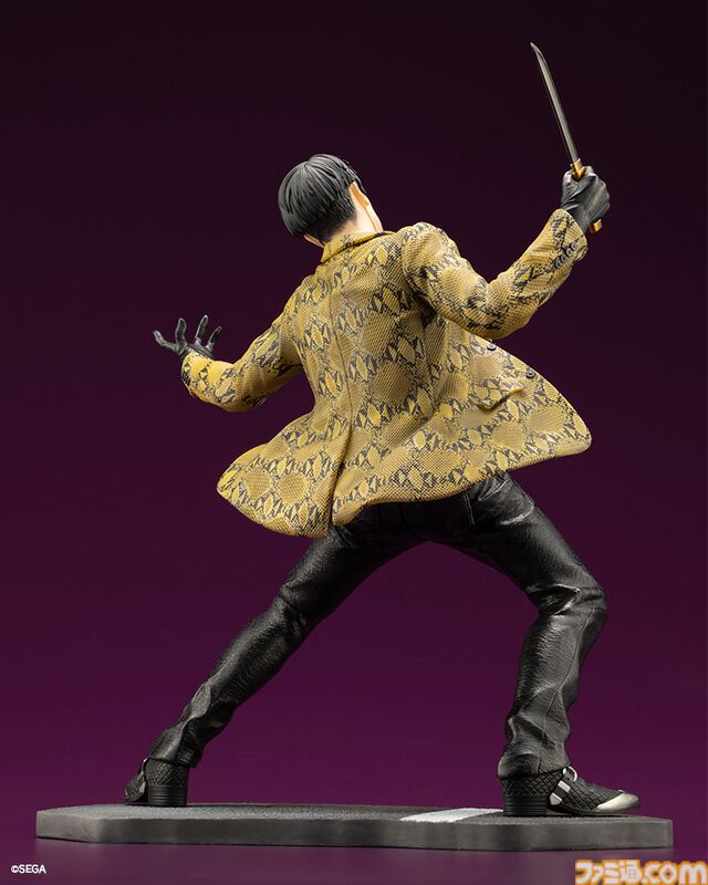 『龍が如く』真島吾朗の1/6スケールフィギュアが登場。大迫力の狂気溢れる戦闘シーンを再現。セガストア特典として東城会本部の布ポスターが付属する