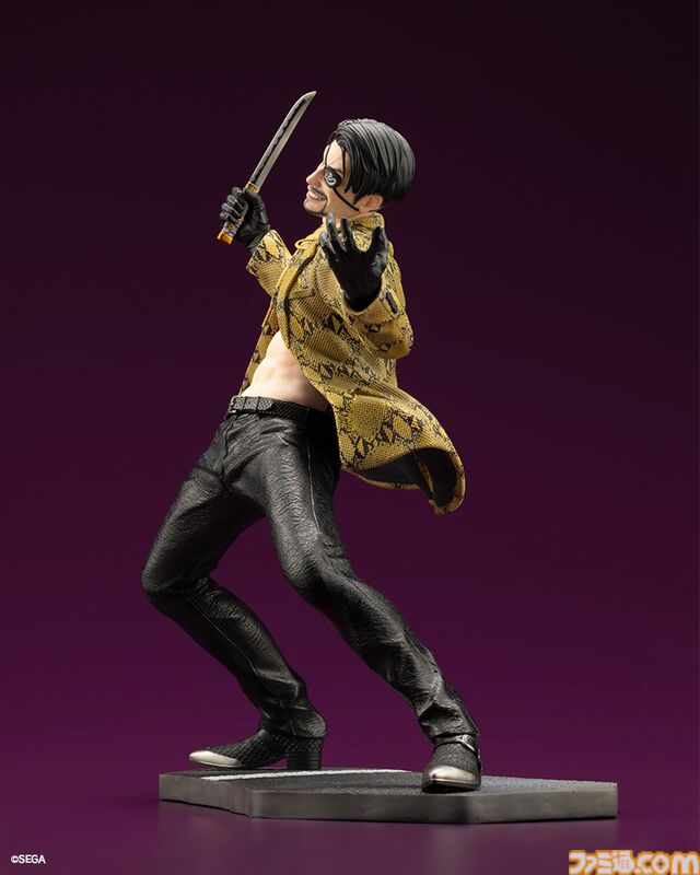 『龍が如く』真島吾朗の1/6スケールフィギュアが登場。大迫力の狂気溢れる戦闘シーンを再現。セガストア特典として東城会本部の布ポスターが付属する
