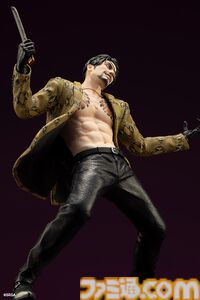 『龍が如く』真島吾朗の1/6スケールフィギュアが登場。大迫力の狂気溢れる戦闘シーンを再現。セガストア特典として東城会本部の布ポスターが付属する