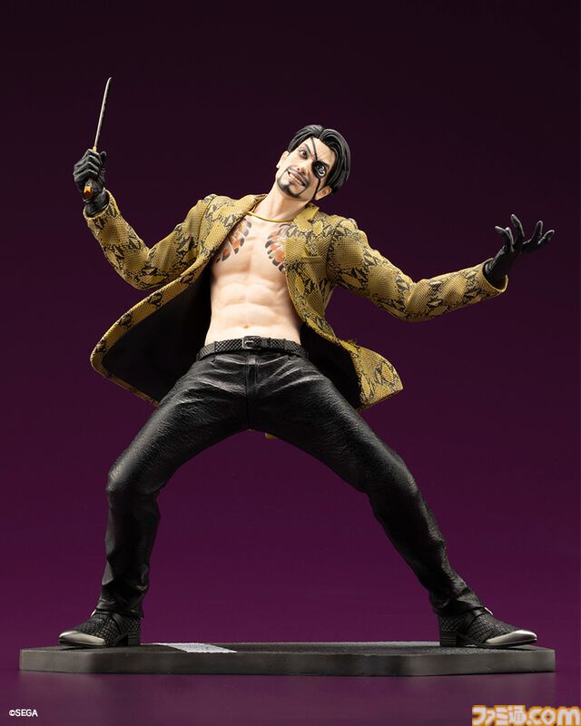 『龍が如く』真島吾朗の1/6スケールフィギュアが登場。大迫力の狂気溢れる戦闘シーンを再現。セガストア特典として東城会本部の布ポスターが付属する