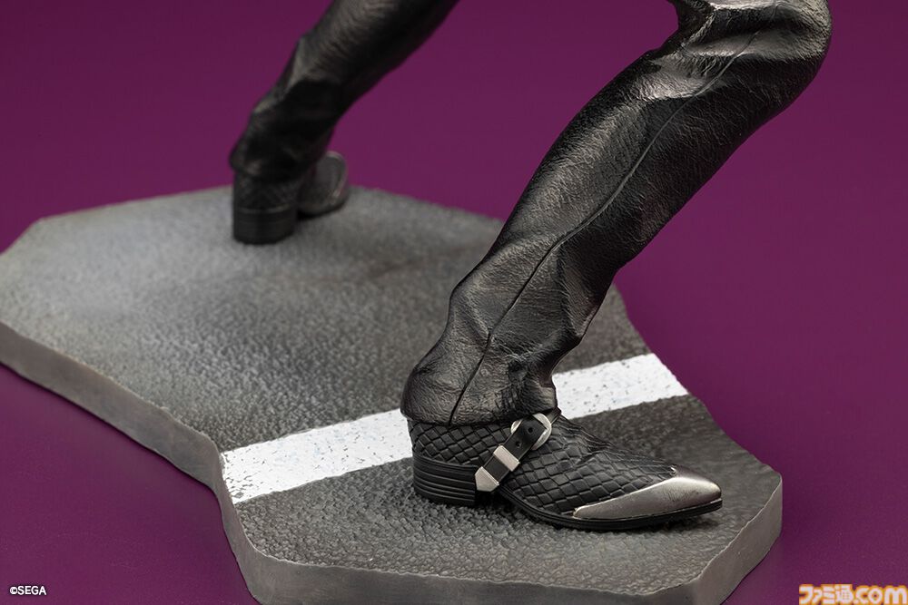 『龍が如く』真島吾朗の1/6スケールフィギュアが登場。大迫力の狂気溢れる戦闘シーンを再現。セガストア特典として東城会本部の布ポスターが付属する
