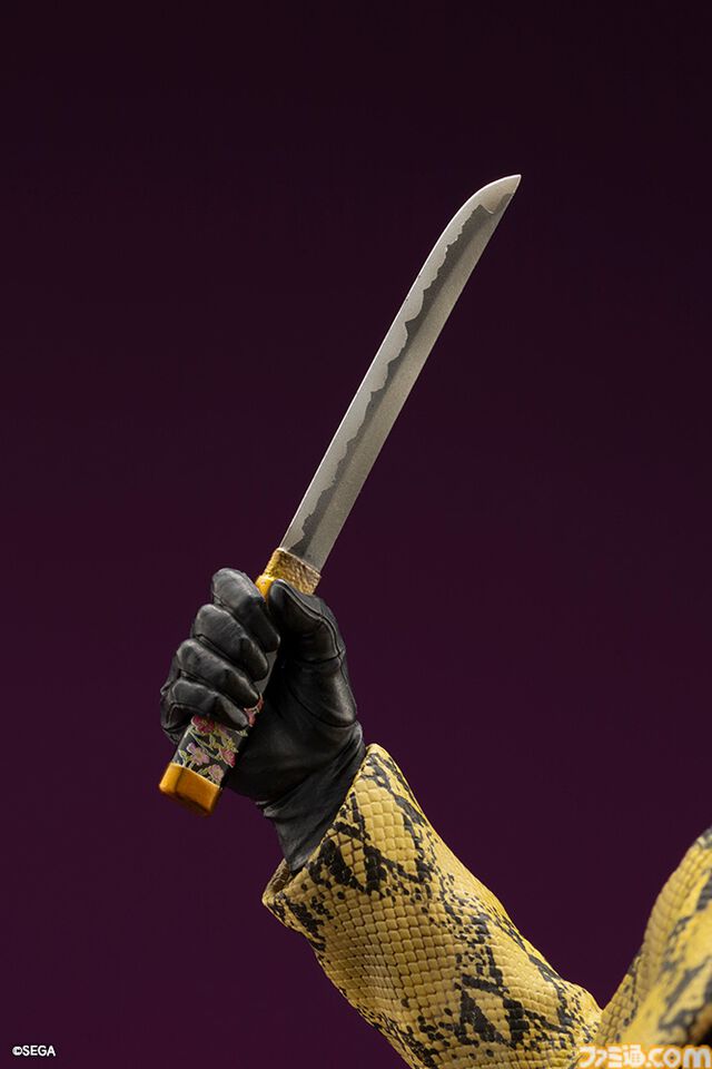 『龍が如く』真島吾朗の1/6スケールフィギュアが登場。大迫力の狂気溢れる戦闘シーンを再現。セガストア特典として東城会本部の布ポスターが付属する