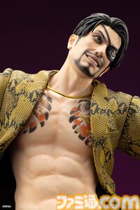 『龍が如く』真島吾朗の1/6スケールフィギュアが登場。大迫力の狂気溢れる戦闘シーンを再現。セガストア特典として東城会本部の布ポスターが付属する