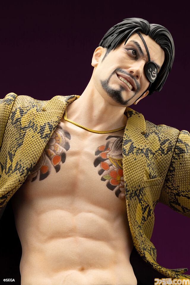 『龍が如く』真島吾朗の1/6スケールフィギュアが登場。大迫力の狂気溢れる戦闘シーンを再現。セガストア特典として東城会本部の布ポスターが付属する
