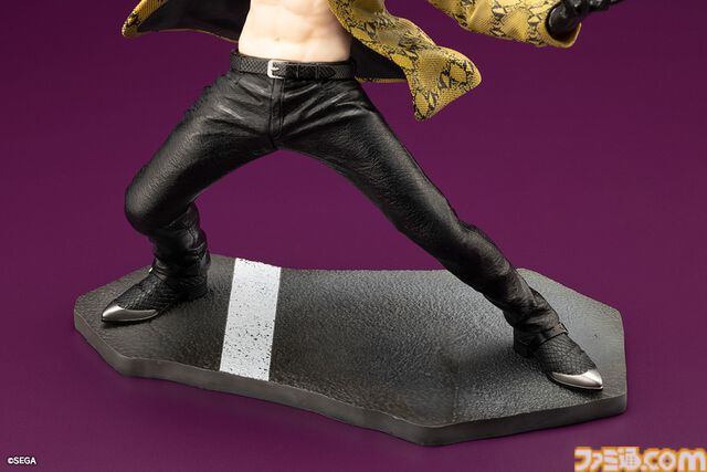 『龍が如く』真島吾朗の1/6スケールフィギュアが登場。大迫力の狂気溢れる戦闘シーンを再現。セガストア特典として東城会本部の布ポスターが付属する