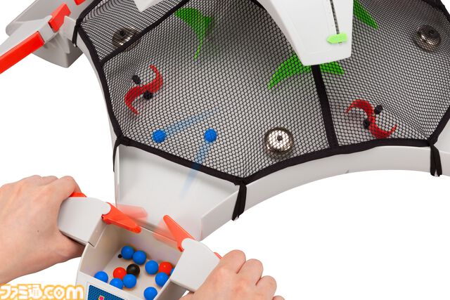 “アメリカンバトルドーム ver.ホワイト”超エキサイティングな3Dアクションゲームの新バージョンが10月発売。カラーボールが増量されたプレミアムバンダイ限定版も登場