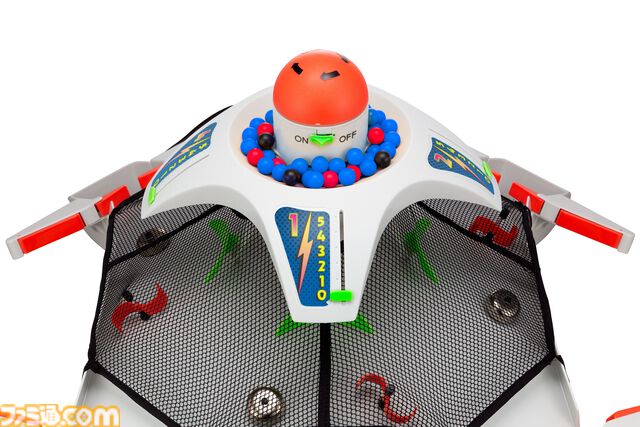 “アメリカンバトルドーム ver.ホワイト”超エキサイティングな3Dアクションゲームの新バージョンが10月発売。カラーボールが増量されたプレミアムバンダイ限定版も登場