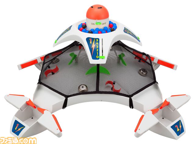 “アメリカンバトルドーム ver.ホワイト”超エキサイティングな3Dアクションゲームの新バージョンが10月発売。カラーボールが増量されたプレミアムバンダイ限定版も登場