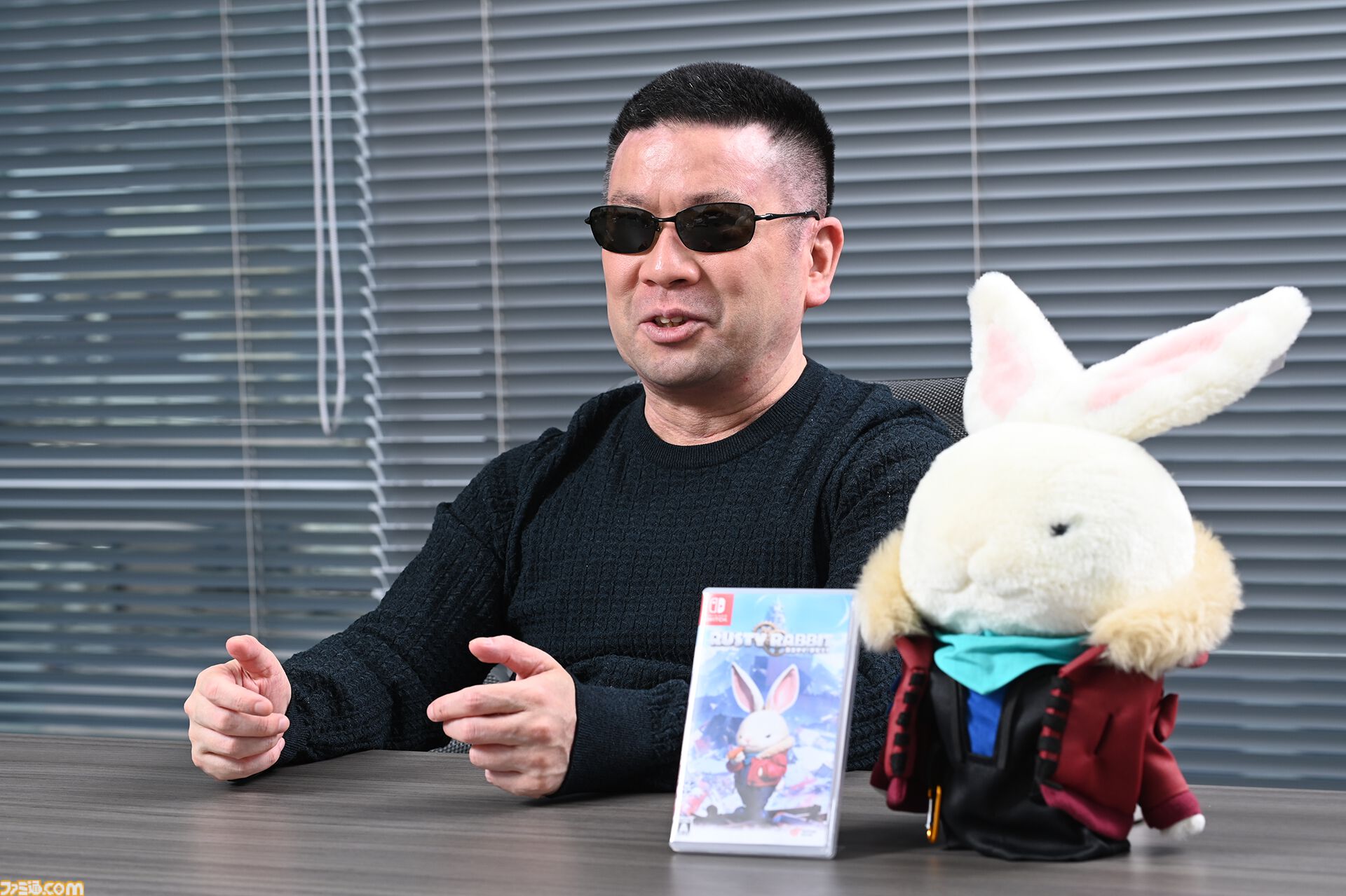 『ラスティ・ラビット』原案・脚本の虚淵玄インタビュー。「BB団は死を回避するために10日でギャグキャラに書き直した」「ダイナーでの会話には難易度設定があった」「もし次回作があるなら主人公はレッキス」など裏話満載！