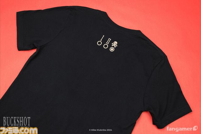 『バックショットルーレット』ディーラーがデザインされた“運が悪いなTシャツ”が登場。同時発売のピンバッジもクールなデザイン