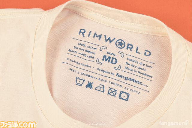 『バックショットルーレット』ディーラーがデザインされた“運が悪いなTシャツ”が登場。同時発売のピンバッジもクールなデザイン