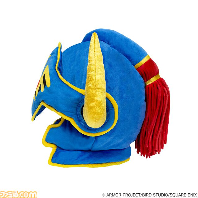 『ドラゴンクエスト』ロトの装備がぬいぐるみになって登場。かぶれる兜や剣、盾で勇者になりきれる。HD-2D版ロト三部作のタペストリーも