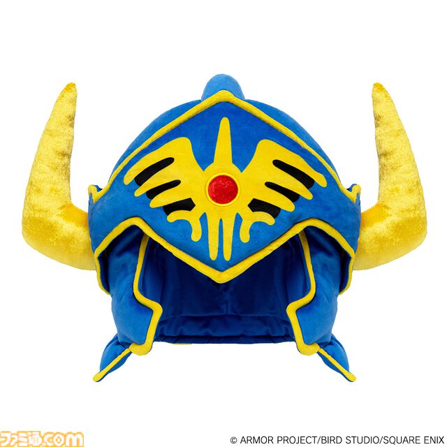 『ドラゴンクエスト』ロトの装備がぬいぐるみになって登場。かぶれる兜や剣、盾で勇者になりきれる。HD-2D版ロト三部作のタペストリーも