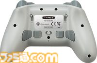 『エースコンバット』仕様のコントローラー登場。戦闘機をイメージした配色にトリガーの三本爪をあしらったデザイン