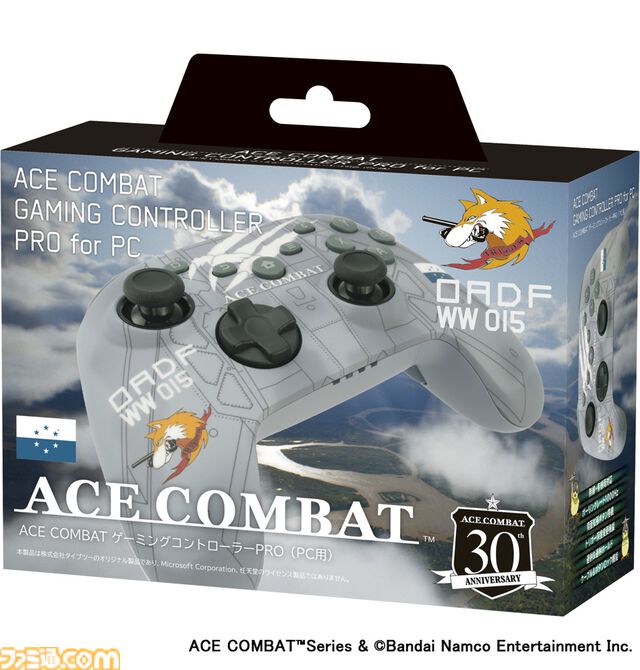 『エースコンバット』仕様のコントローラー登場。戦闘機をイメージした配色にトリガーの三本爪をあしらったデザイン