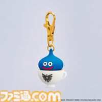 『ドラクエ』食べるコマンドを選びたくなる“はぐレモンのオムライス”などの新メニューが“純喫茶スライム”に追加。喫茶グラスやコースターなども登場