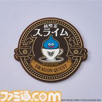 『ドラクエ』食べるコマンドを選びたくなる“はぐレモンのオムライス”などの新メニューが“純喫茶スライム”に追加。喫茶グラスやコースターなども登場
