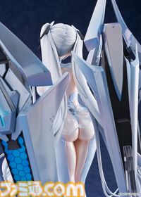 『NIKKE』シンデレラの1/7スケールフィギュアが2026年8月に発売。儚げな表情と美しい立ち姿、大胆な衣装、専用武器を再現。エビテン限定特典はディスプレイクロス