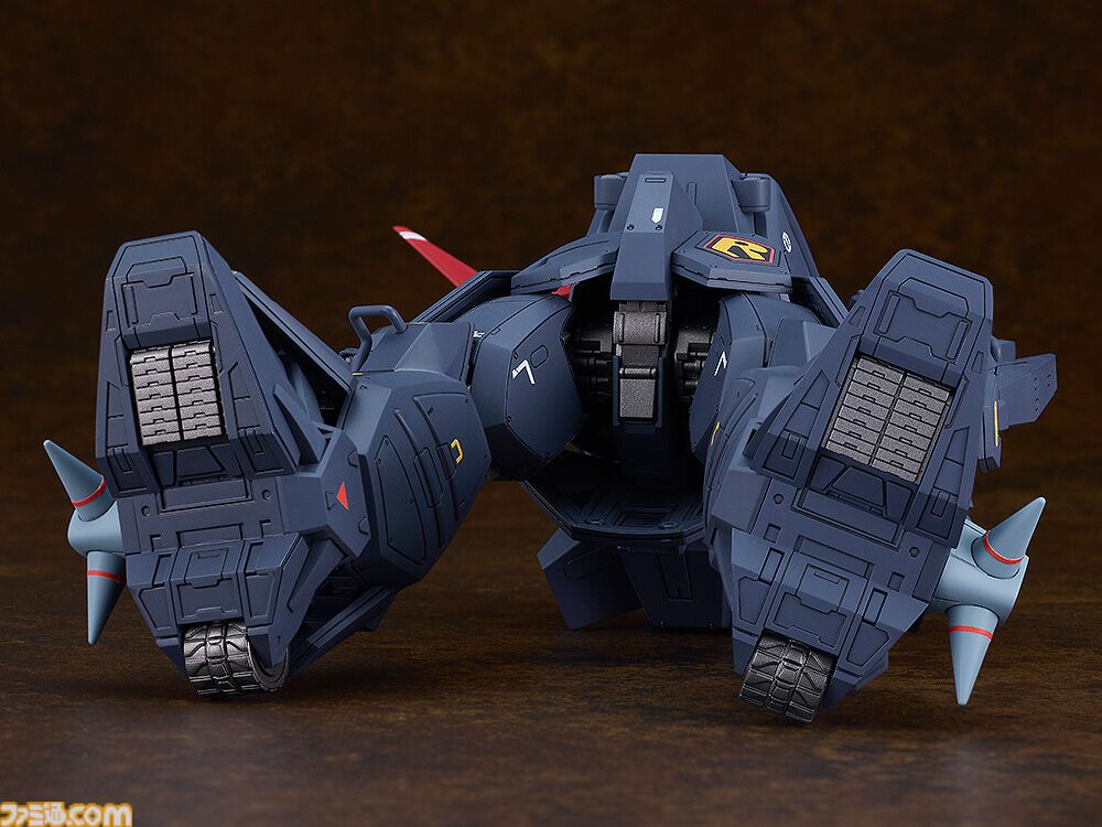 装甲騎兵ボトムズ』ブラッドサッカーのプラモデルが登場。コックピット