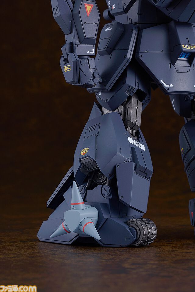 『装甲騎兵ボトムズ』ブラッドサッカーのプラモデルが登場。コックピットも再現され、付属のイプシロンのフィギュアと合わせて飾れる