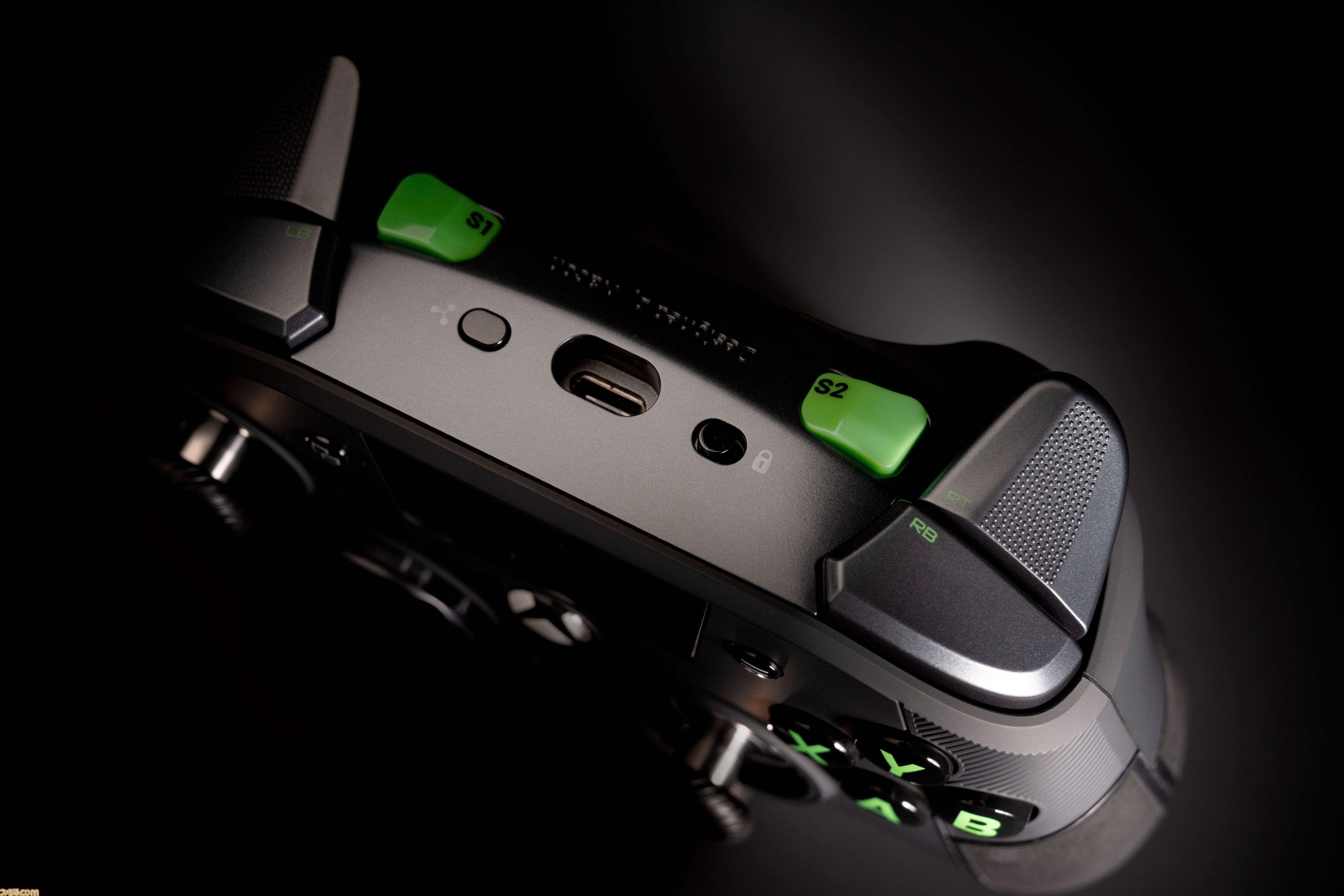 カスタマイズ用液晶画面が付いたXbox/PC⽤コントローラーが本日（7/10）発売。有線・無線ともに低遅延。FPS特化の入力機能付き