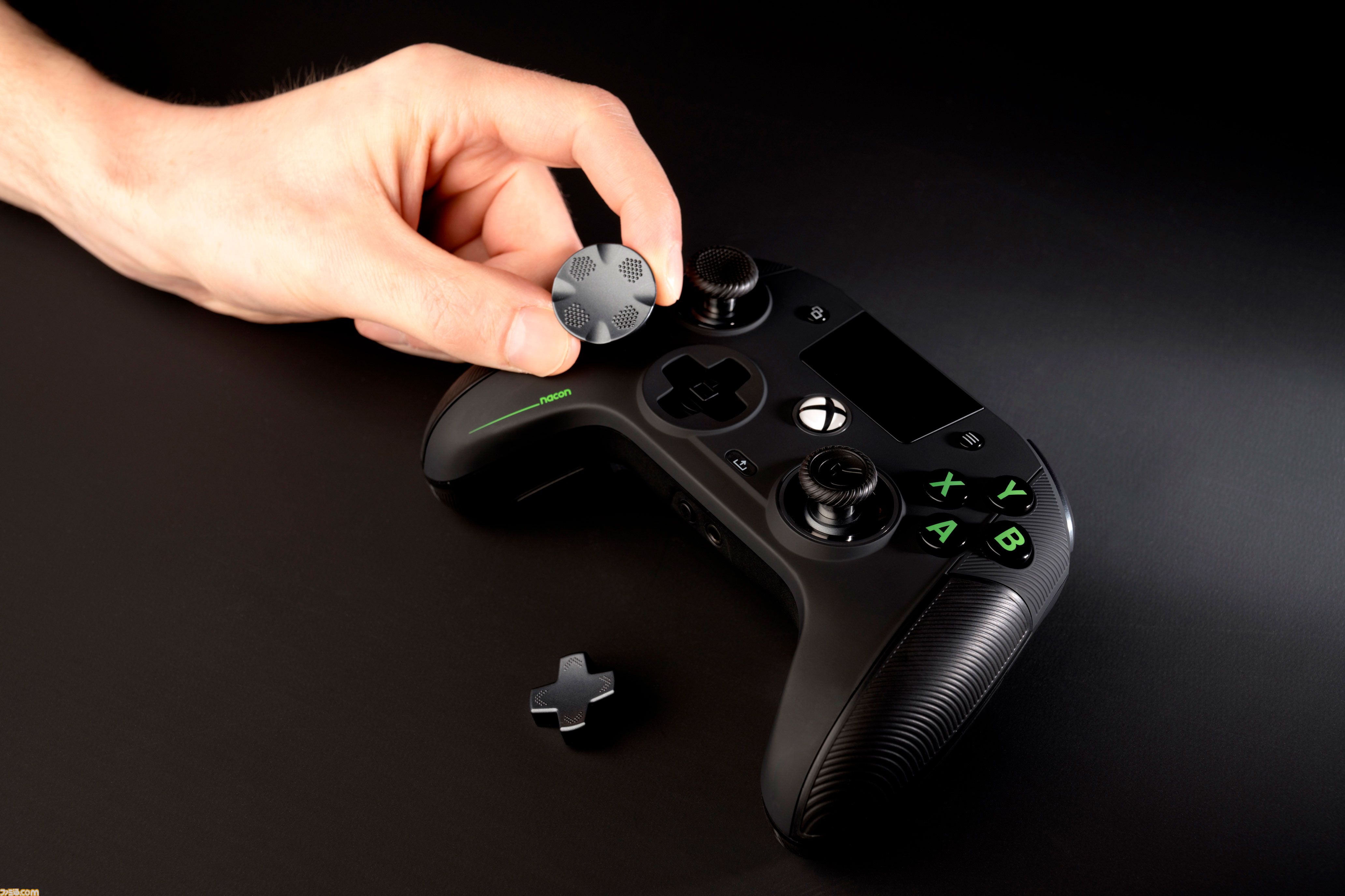 カスタマイズ用液晶画面が付いたXbox/PC⽤コントローラーが本日（7/10）発売。有線・無線ともに低遅延。FPS特化の入力機能付き
