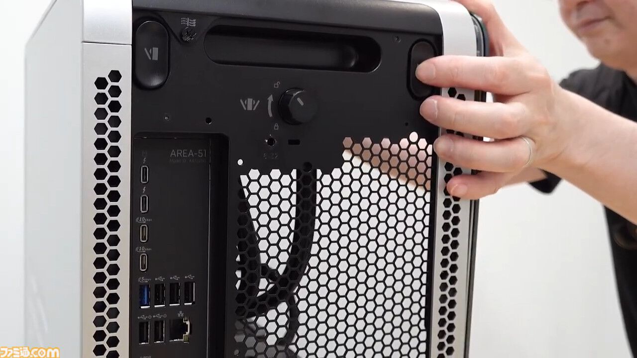 RTX50シリーズ搭載のAlienwareハイエンドゲーミングデスクトップPC“Area-51”の存在感がすさまじい。大型ファンは静音性バッチリで排熱性能も◎