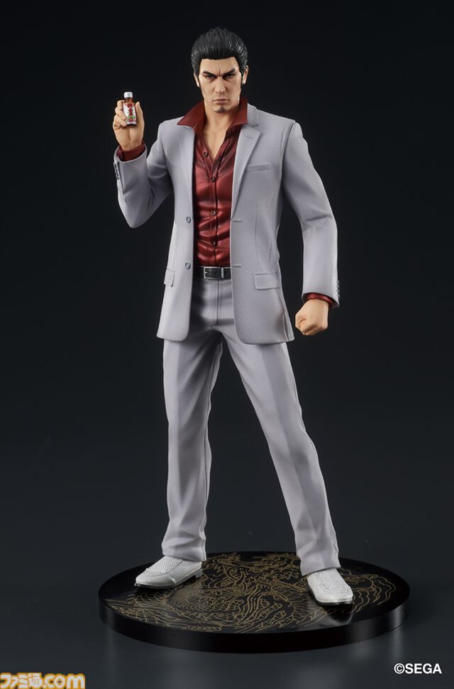 『龍が如く』秋山駿のスタチューフィギュアが11月発売。大金が舞い散るミレニアムタワーの屏風がセガストア特典として付属。桐生フィギュアも再販決定