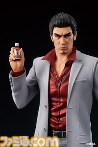 『龍が如く』秋山駿のスタチューフィギュアが11月発売。大金が舞い散るミレニアムタワーの屏風がセガストア特典として付属。桐生フィギュアも再販決定