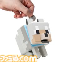 『マイクラ』光るウーパールーパーの目覚まし時計が8月上旬に発売。お金を守るオオカミの貯金箱も11月下旬より登場。ちょこんとした姿がかわいい
