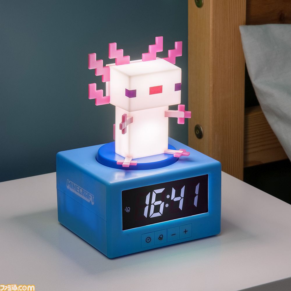 『マイクラ』光るウーパールーパーの目覚まし時計が8月上旬に発売。お金を守るオオカミの貯金箱も11月下旬より登場。ちょこんとした姿がかわいい