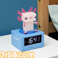 『マイクラ』光るウーパールーパーの目覚まし時計が8月上旬に発売。お金を守るオオカミの貯金箱も11月下旬より登場。ちょこんとした姿がかわいい
