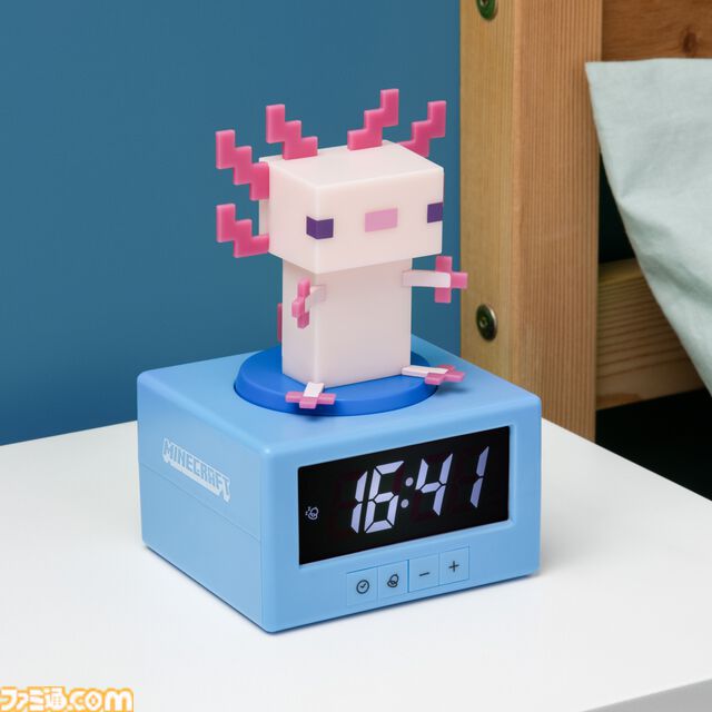 『マイクラ』光るウーパールーパーの目覚まし時計が8月上旬に発売。お金を守るオオカミの貯金箱も11月下旬より登場。ちょこんとした姿がかわいい