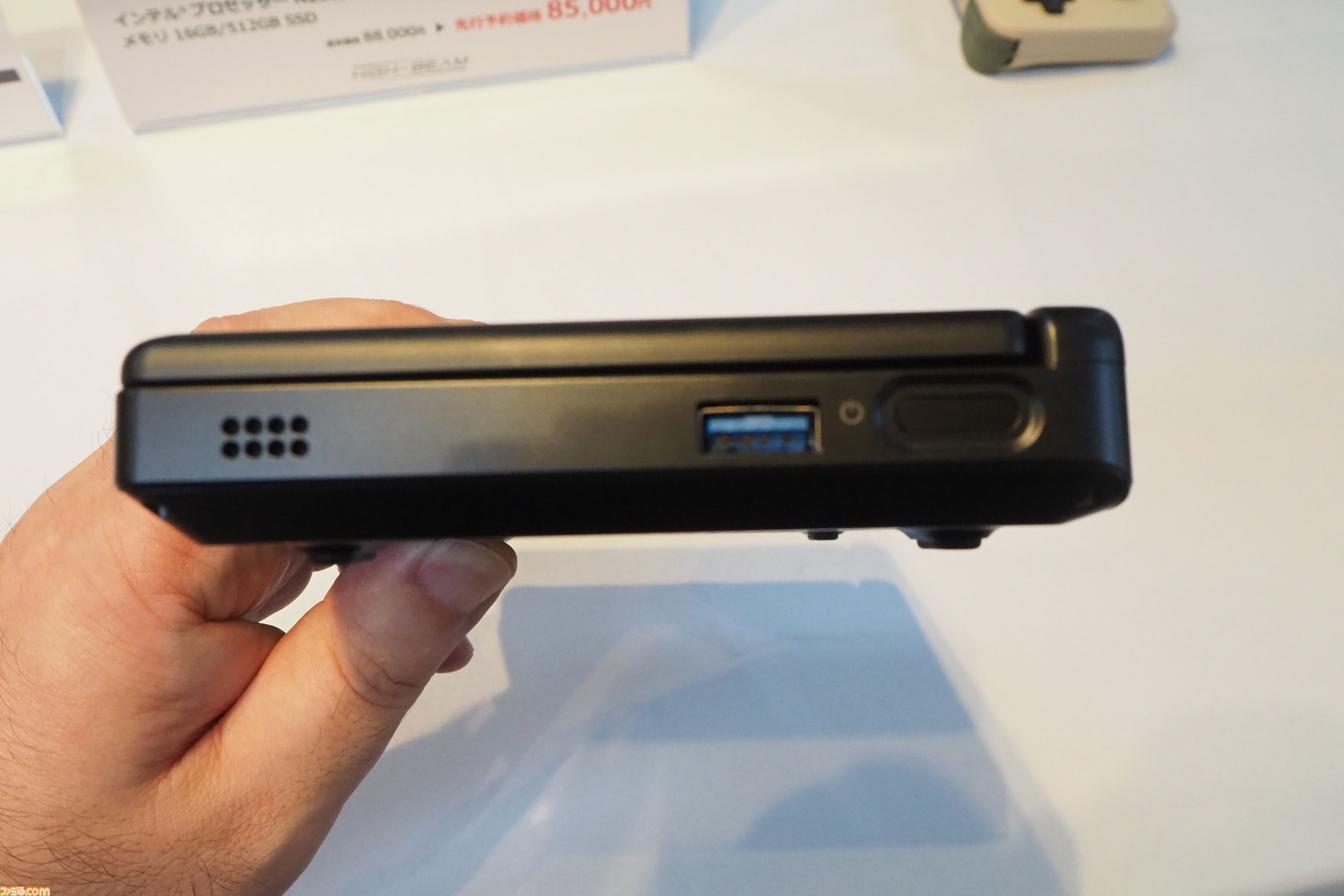 ハンドヘルドタイプのAndroidゲーミングデバイス“AYANEO POCKET S2”が9月下旬発売に。大容量バッテリーだから3Dのゲームもたっぷり遊べる