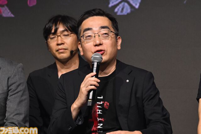 『サイレントヒルf』メディアイベント、囲みインタビューの模様をお届け。来場者たちには、美しくもおぞましいケーキも振舞われた……。