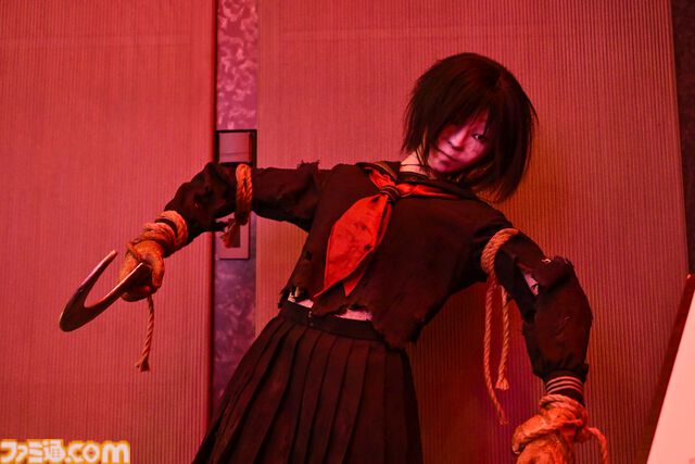 『サイレントヒルf』メディアイベント、囲みインタビューの模様をお届け。来場者たちには、美しくもおぞましいケーキも振舞われた……。