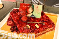 『サイレントヒルf』メディアイベント、囲みインタビューの模様をお届け。来場者たちには、美しくもおぞましいケーキも振舞われた……。