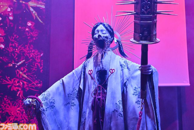 『サイレントヒルf』メディアイベント、囲みインタビューの模様をお届け。来場者たちには、美しくもおぞましいケーキも振舞われた……。