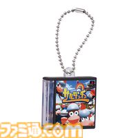 『サルゲッチュ』『みんゴル』『どこでもいっしょ』など懐かしの名作ゲームパッケージがミニチュアチャーム化！ カプセルトイにて8月第4週より発売