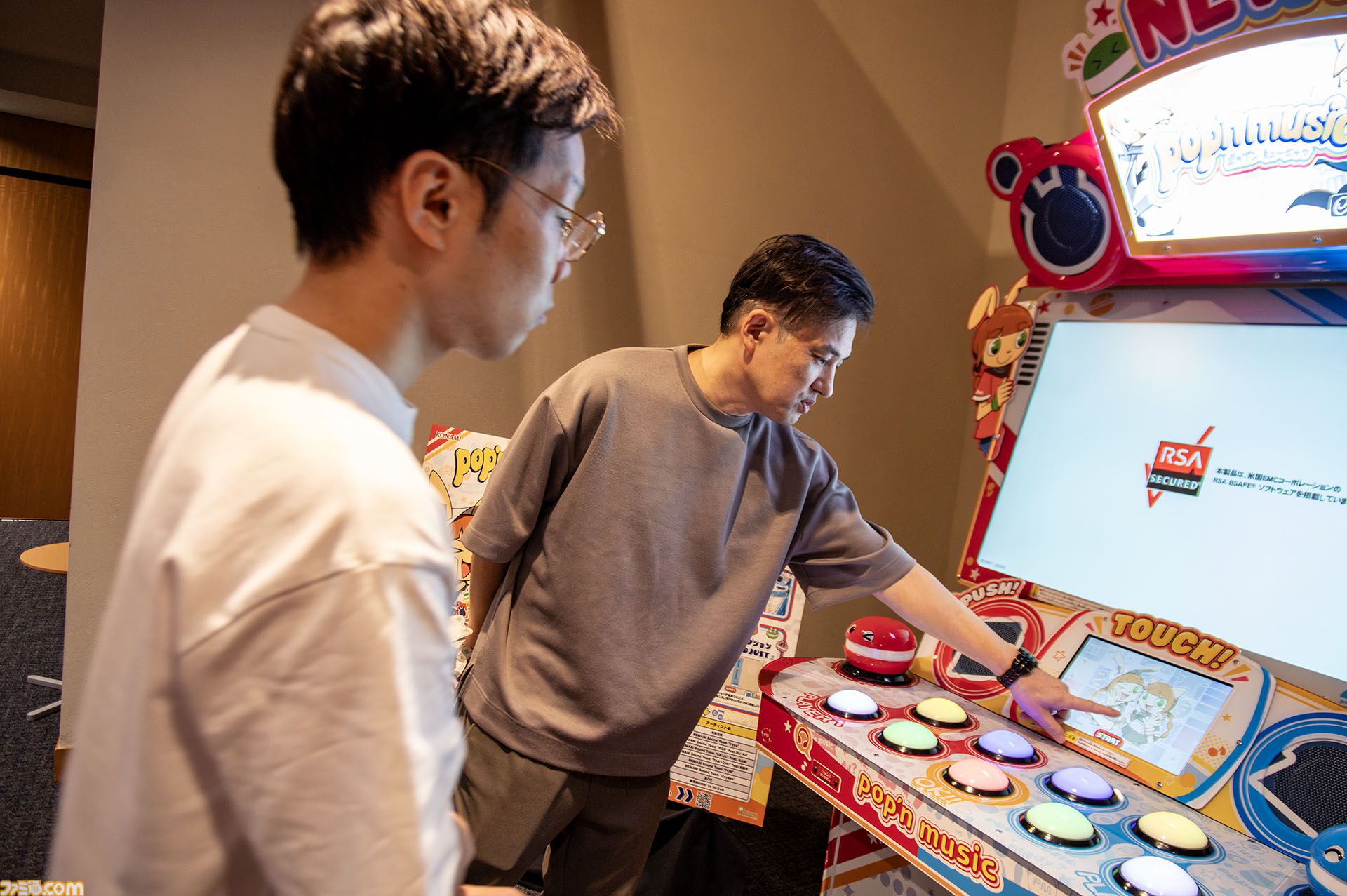 『ポップンミュージック』新筐体を作れる立場になった。だから作った。Des-ROWプロデューサー、wacディレクターに訊く新生ポップン誕生秘話