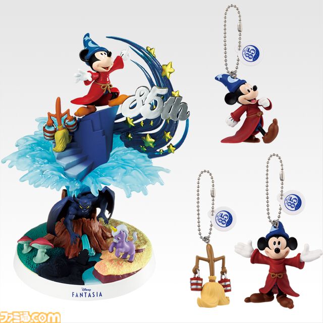 ディズニー映画『ファンタジア』一番くじが本日（8/8）発売。ほうきのミニフィギュアチャームがかわいい。『蒸気船ウィリー』のグッズも登場