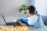 モノ消しゴムがふわもちなビックサイズのぬいぐるみになって登場。発売中の『MONO文具BOOK Vol.3』に付属