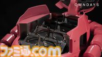 『ガンダム』シャア専用ザクの特大メガネケース登場。約1/7スケールでメガネを4本収納可能。開閉時はモノアイが発光して起動音が鳴る