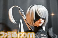 【ネタバレ注意】『NieR』シリーズ15周年展覧会が開幕！ 等身大2Bやママなどの立体物、思い出のシーンやセリフ、多数の関係者コメントなど、さまざまな形で作品の“記録”を展示。最後の“思い出の場所”は必見