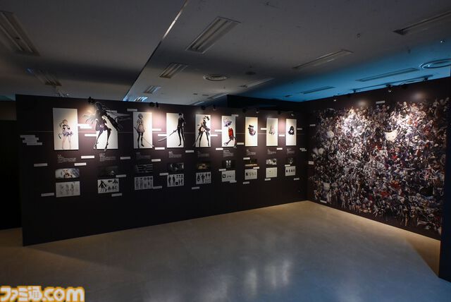【ネタバレ注意】『NieR』シリーズ15周年展覧会が開幕！ 等身大2Bやママなどの立体物、思い出のシーンやセリフ、多数の関係者コメントなど、さまざまな形で作品の“記録”を展示。最後の“思い出の場所”は必見