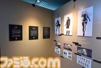 【ネタバレ注意】『NieR』シリーズ15周年展覧会が開幕！ 等身大2Bやママなどの立体物、思い出のシーンやセリフ、多数の関係者コメントなど、さまざまな形で作品の“記録”を展示。最後の“思い出の場所”は必見