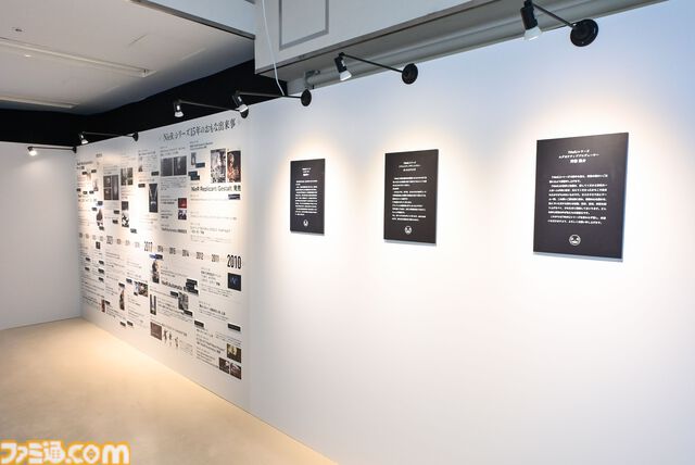 【ネタバレ注意】『NieR』シリーズ15周年展覧会が開幕！ 等身大2Bやママなどの立体物、思い出のシーンやセリフ、多数の関係者コメントなど、さまざまな形で作品の“記録”を展示。最後の“思い出の場所”は必見