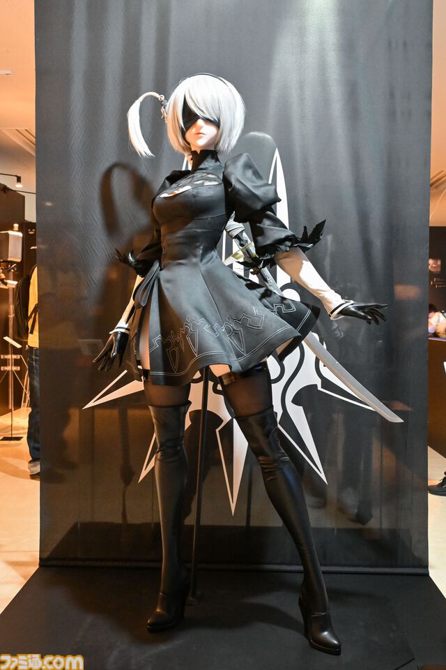 【ネタバレ注意】『NieR』シリーズ15周年展覧会が開幕！ 等身大2Bやママなどの立体物、思い出のシーンやセリフ、多数の関係者コメントなど、さまざまな形で作品の“記録”を展示。最後の“思い出の場所”は必見